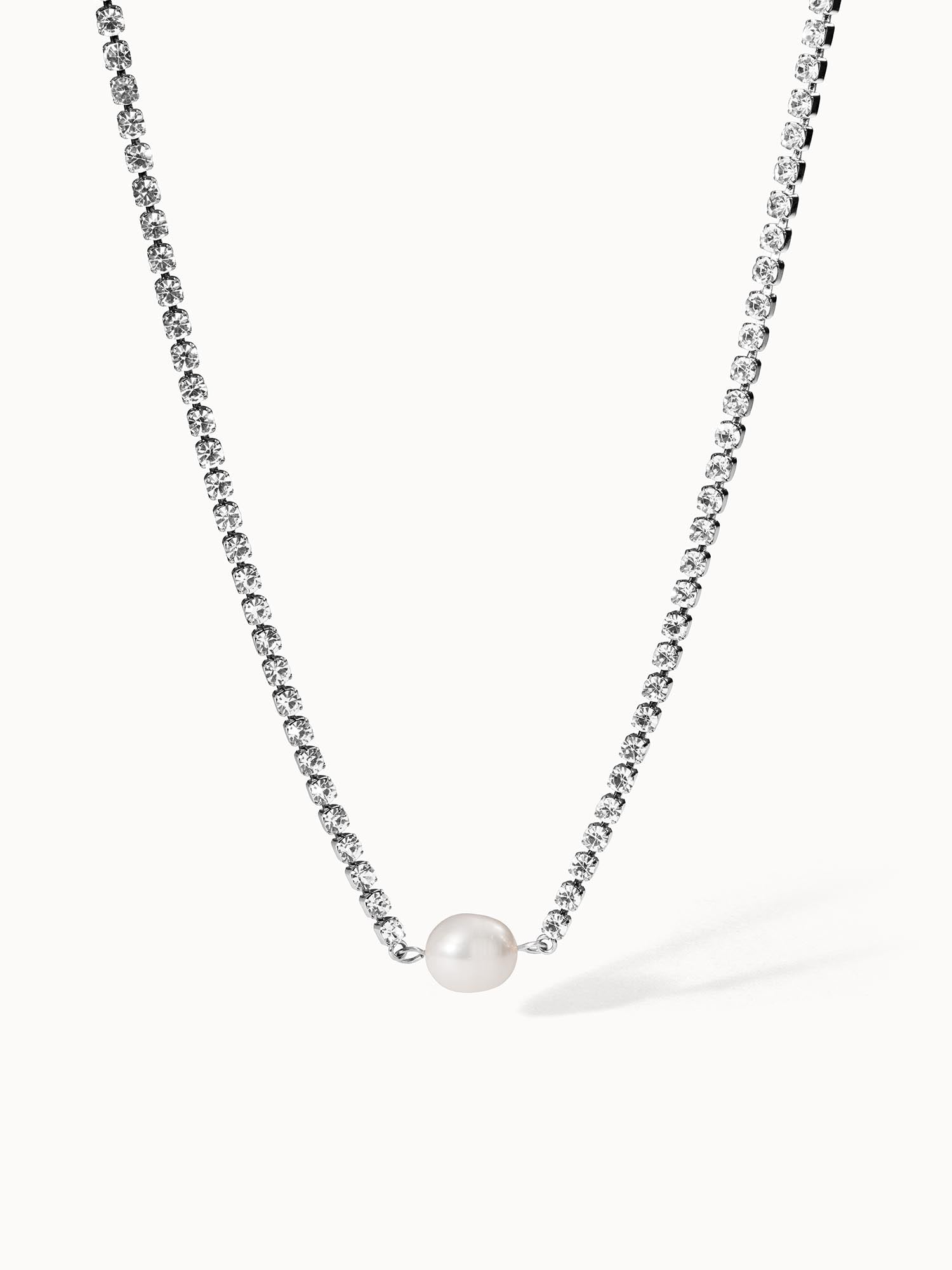 Shimmering Pearl Necklace