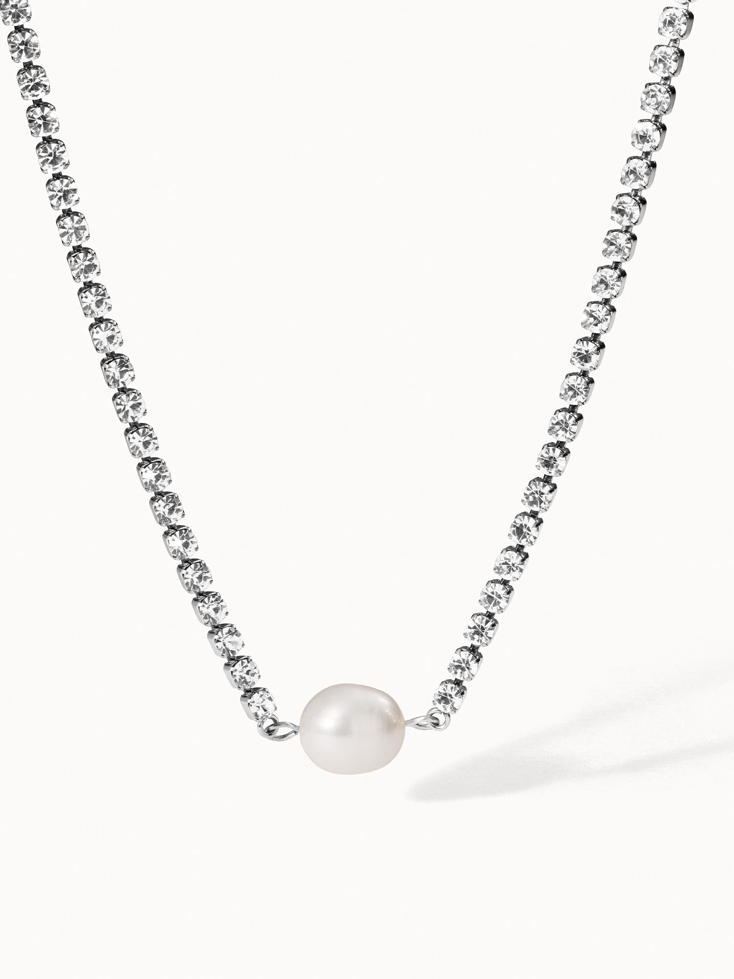 Shimmering Pearl Necklace