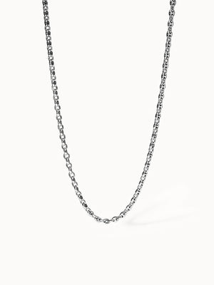 Silberne Kette mit glänzenden Gliedern, elegant und modern, von PURELEI.