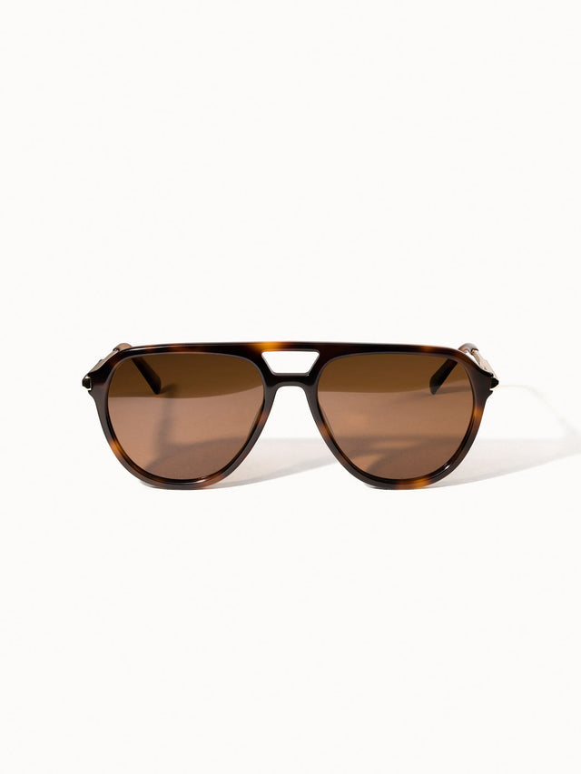Palm Beach Sonnenbrille in braunem Tortoise-Look mit goldenen Bügeln, PURELEI Logo und elegantem Ovalrahmen.