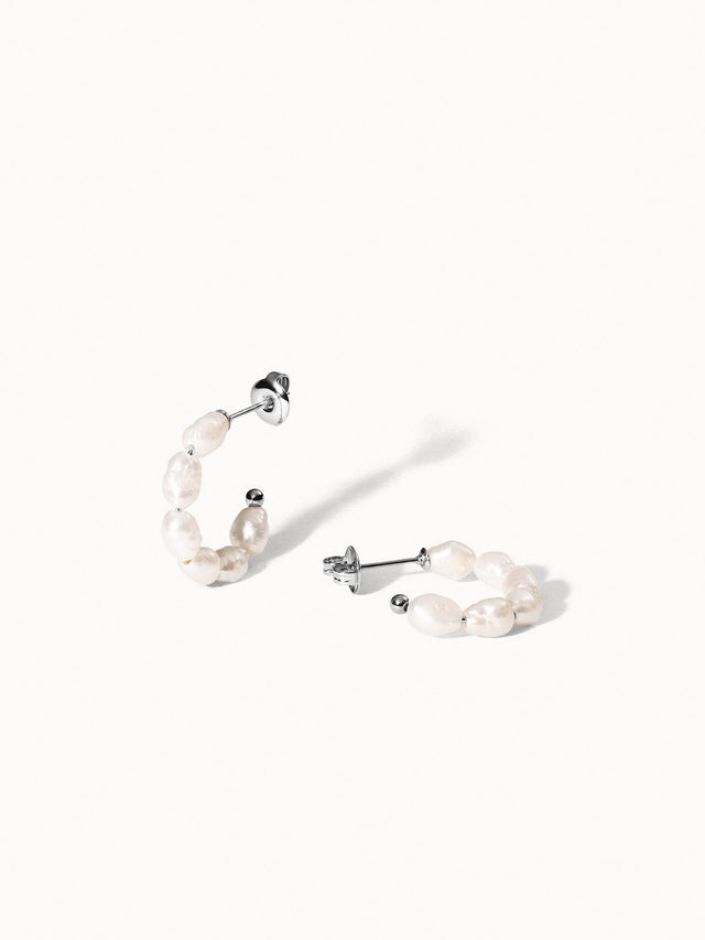 Organic Pearl Perlenohrringe aus nickelfreiem Edelstahl mit natürlichen Süßwasserperlen, pure Eleganz von PURELEI.