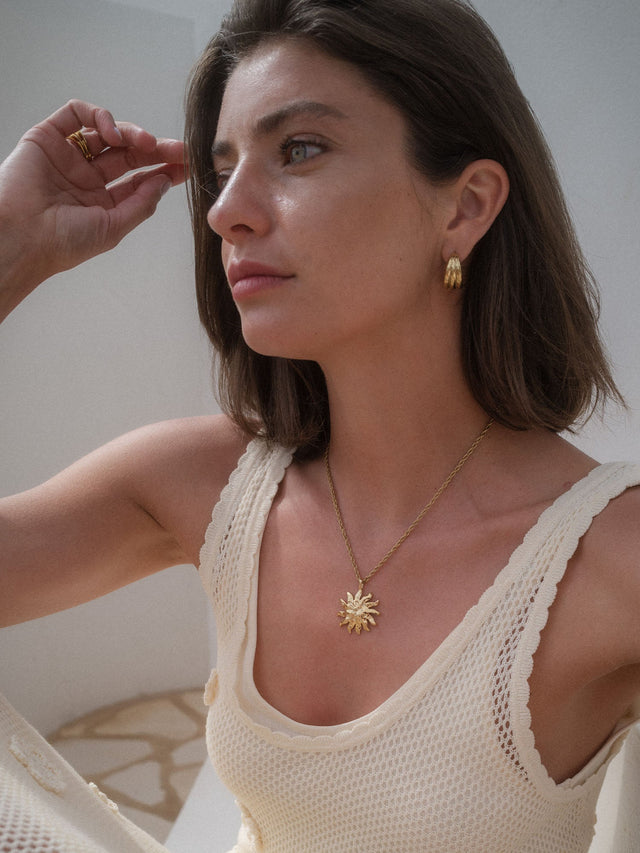 Fused Ohrringe aus 14K vergoldetem Edelstahl, elegant verschmolzen, PURELEI, zeitlos und nickelfrei.