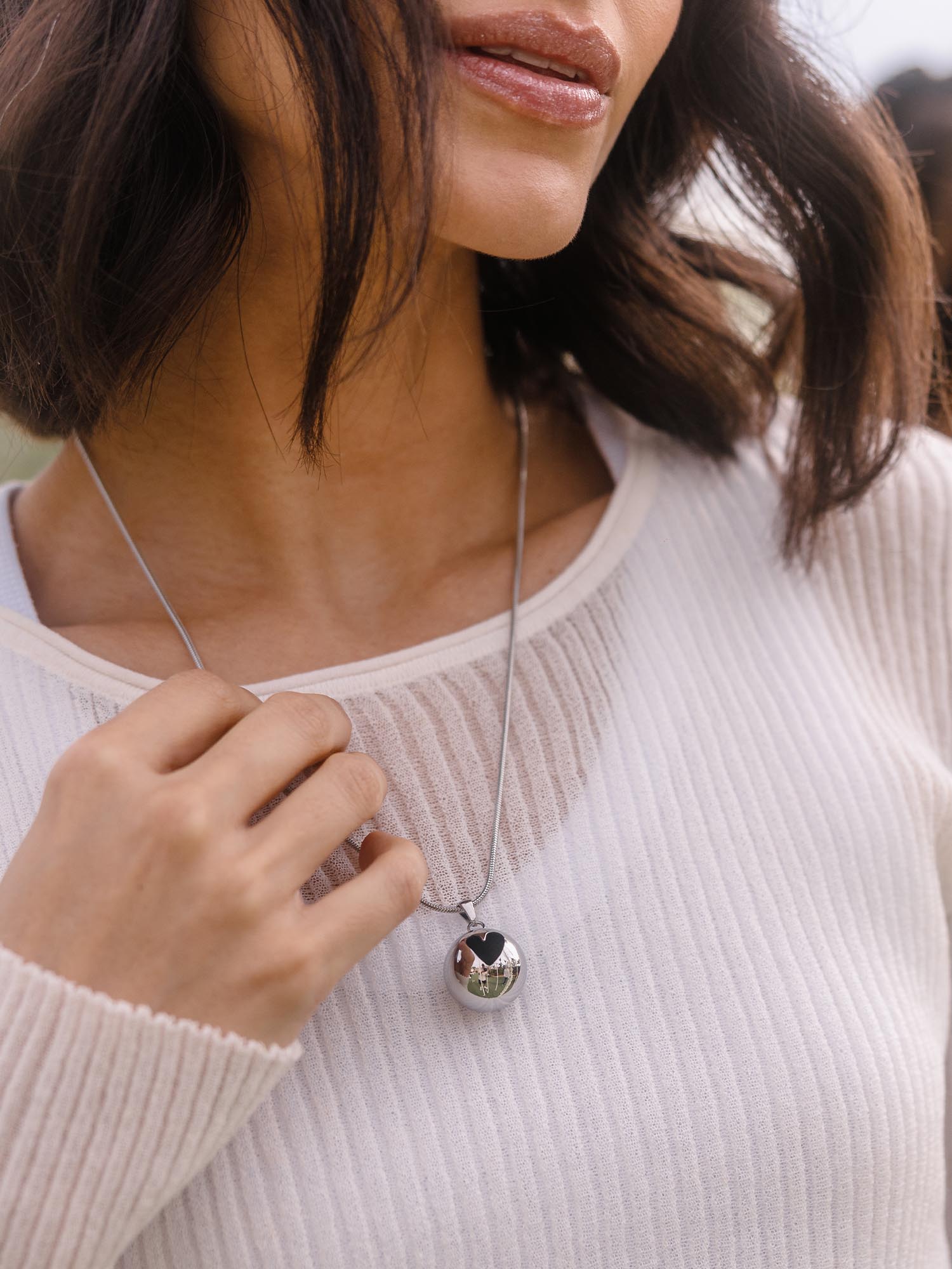 Love's Embrace Ketting