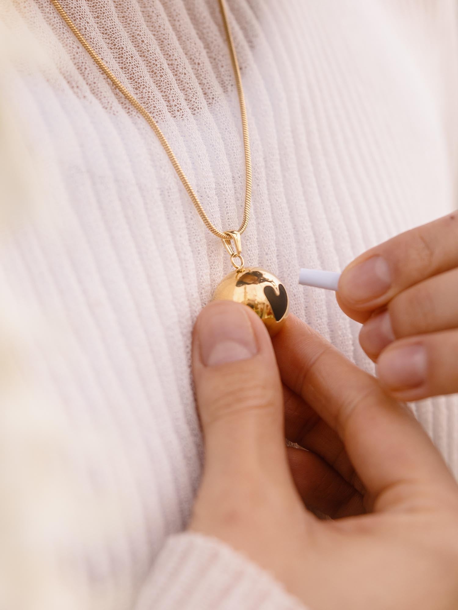 Love's Embrace Ketting