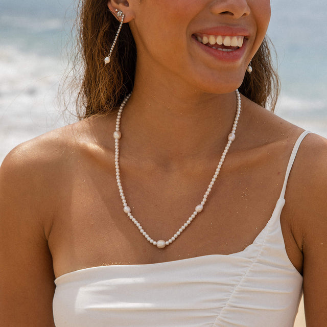 Shimmering Pearl Earring