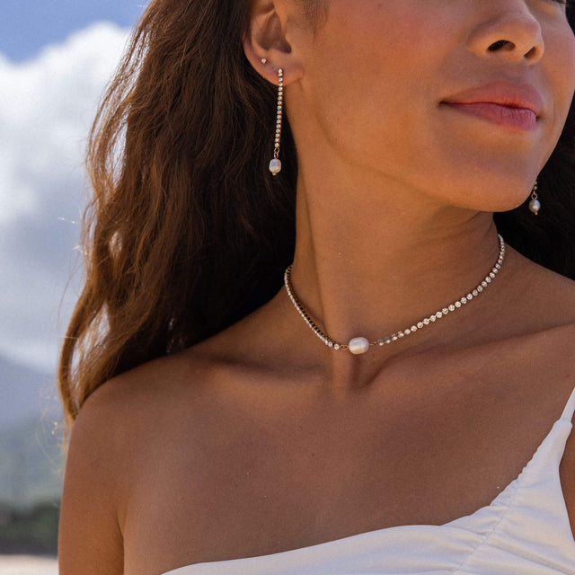 Shimmering Pearl Earring