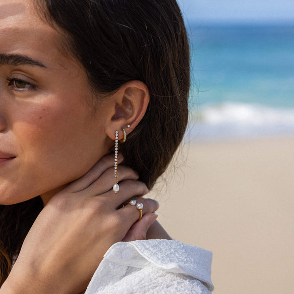 Shimmering Pearl Earring