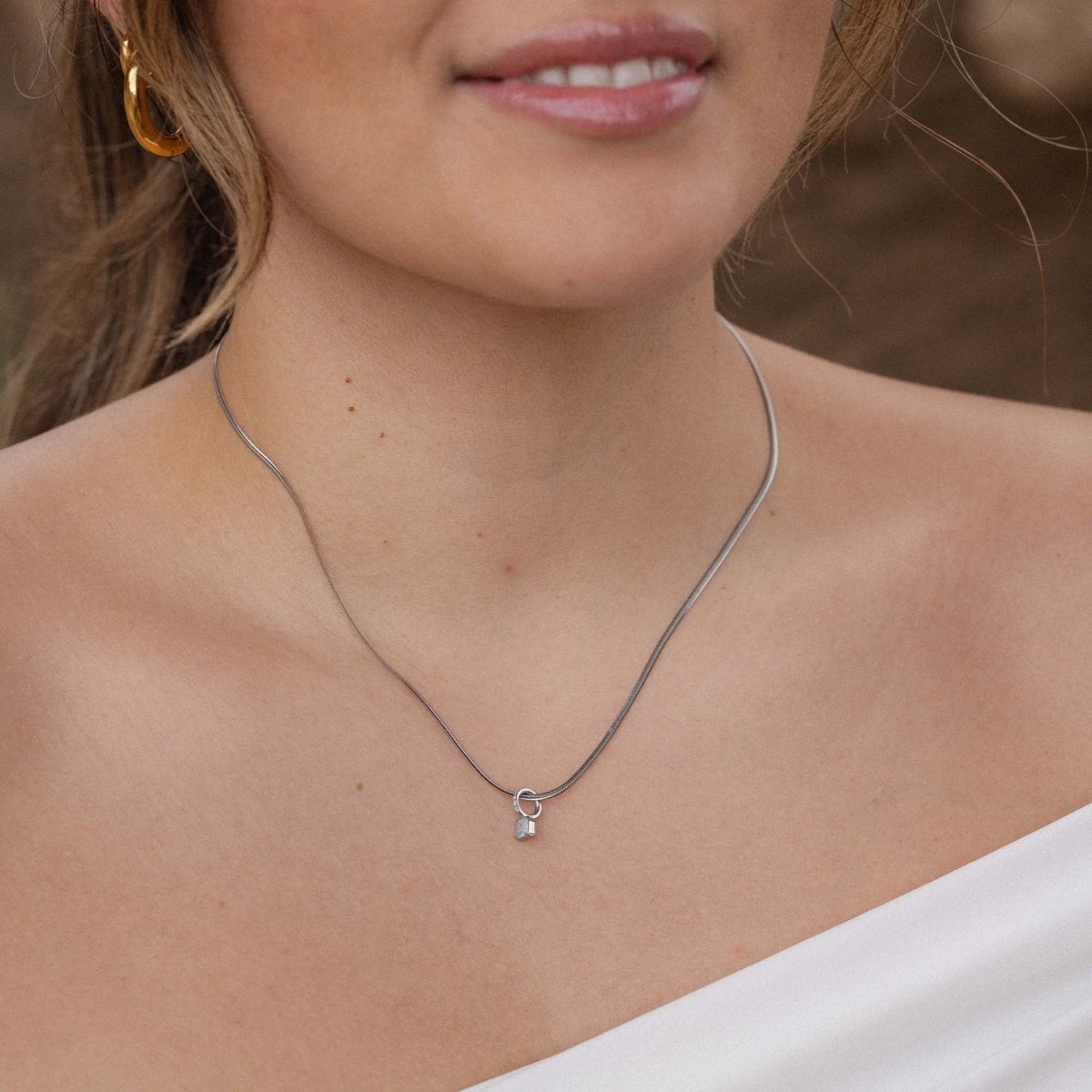 MAART Oorknoppen 4mm Gold Plated Met Geboortesteen Blauw Aquamarijn Zirconia Zio Mrt MAART Oorknoppen 4mm Gold Plated Met Geboortesteen Blauw Aquamarijn Zirconia Zio Mrt