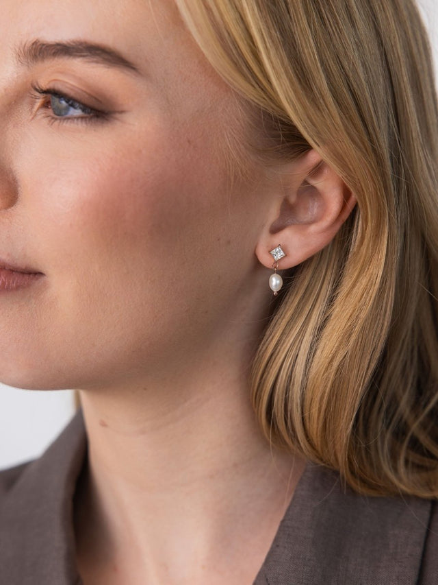 Elegant Pearl Earrings - INT PURELEI